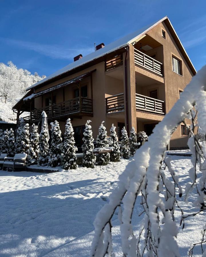 Купецький Двір Mizhhirya (Transcarpathia) Exterior foto